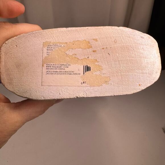 Wooden Santa Juggling Presents at Christmas Figurine Cottage - Picture 5 of 9